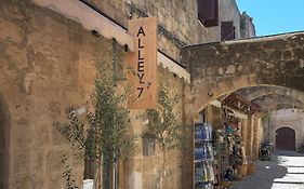 Alley 7, Old Town